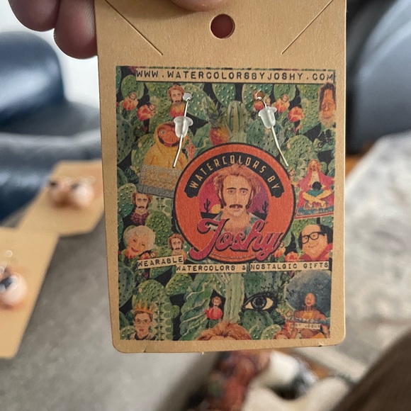 Creepy Cute Retro Doll Eye Earrings with Blinking Eyelashes Fun Weird Halloween - Picture 9 of 13